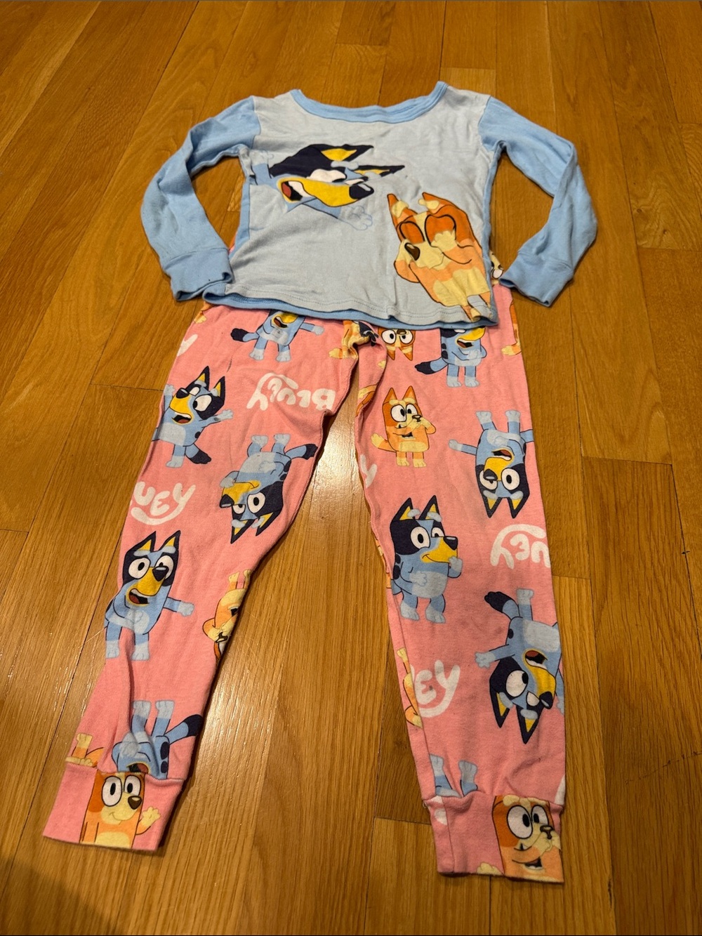 Bluey girls 2 piece pajama set size 8 .